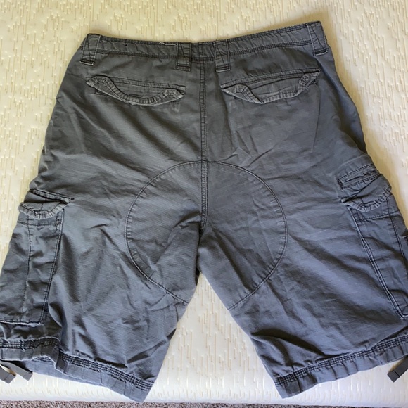 Gray cargo shorts - Picture 3 of 3